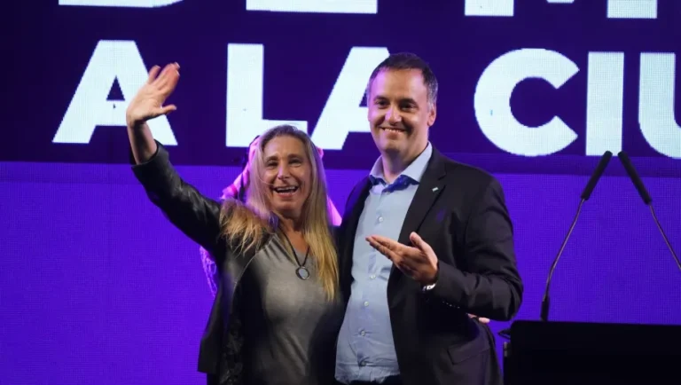 Karina-Milei-Manuel-Adorni