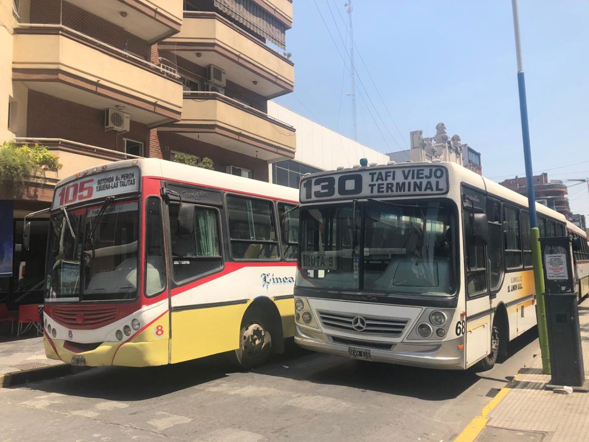 Por-que-hay-colectivos-en-todo-el-centro-tucumano-La-medida-de-fuerza-tomada-por-UTA-2-1200x900